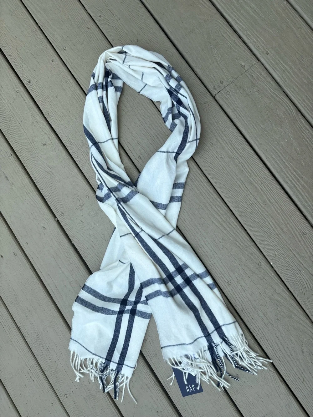 NWT GAP Mens White & Navy Plaid Scarf/Wrap, Size: 80”L x 24”W